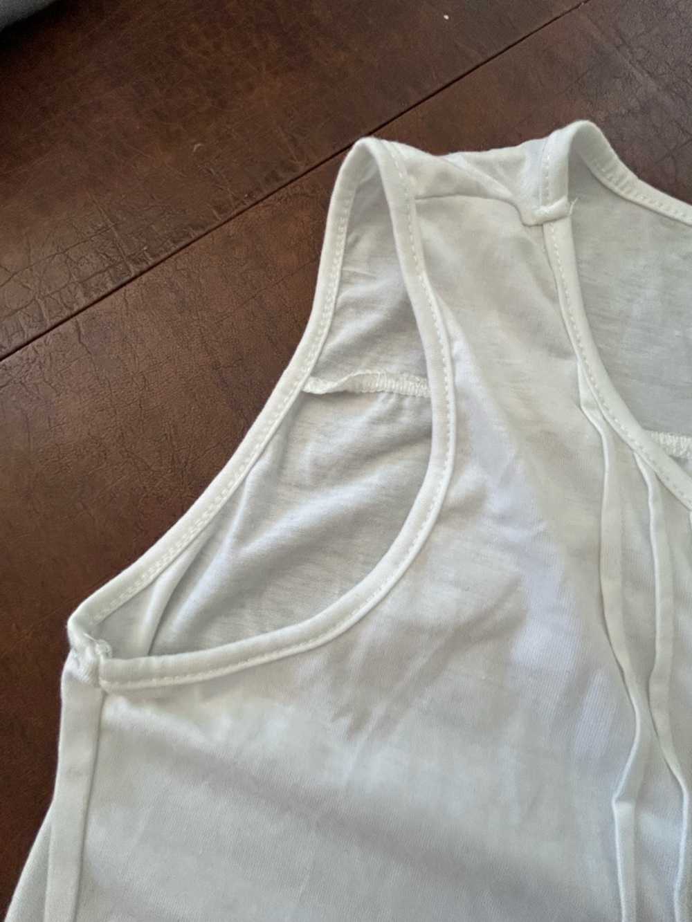 Sleeveless Woman’s White Floral Pintuck Swing Top Gorgeous Lightweight SZ L EUC - Picture 10 of 14